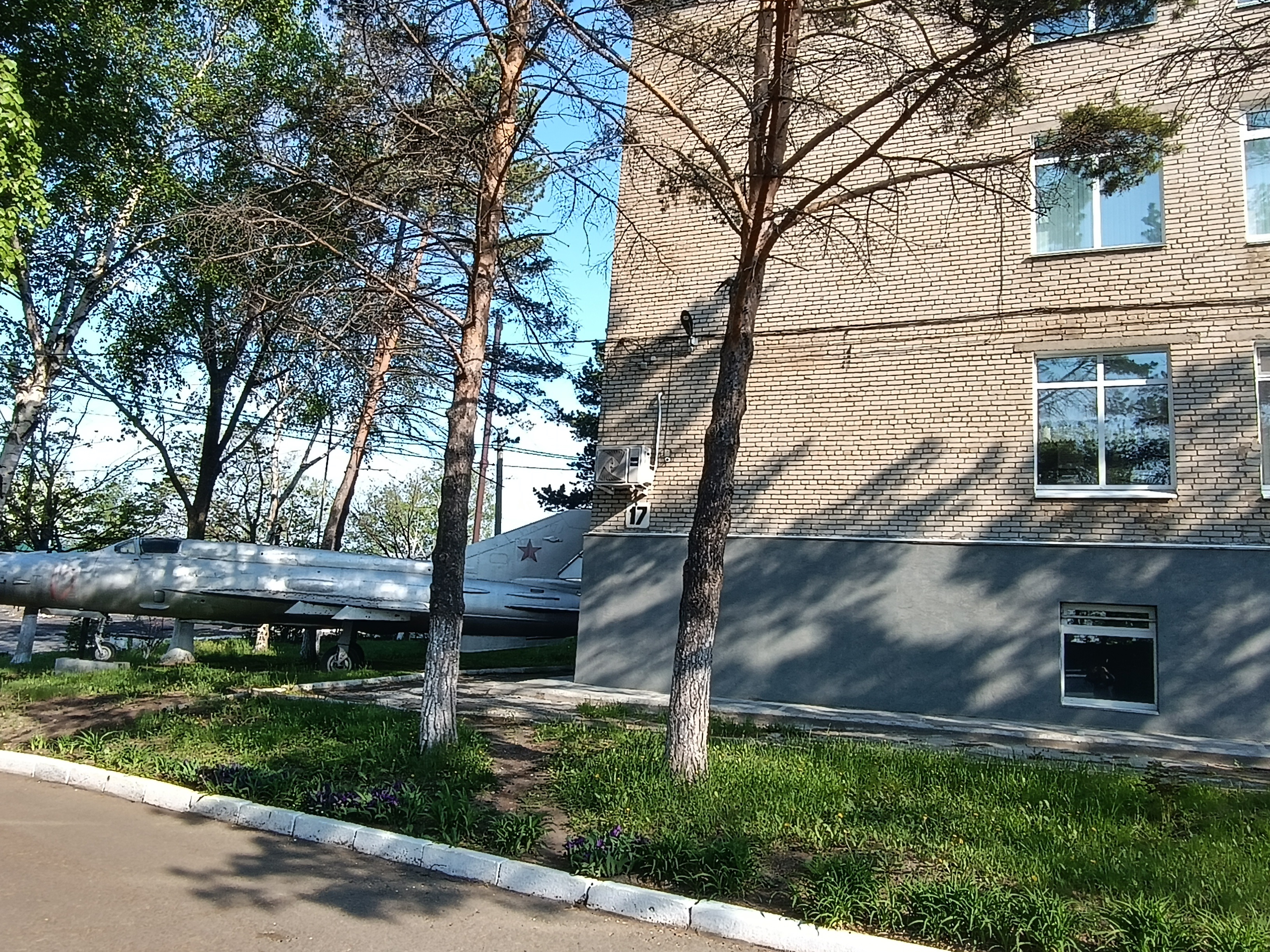 Вид здания школы Вид здания школы.