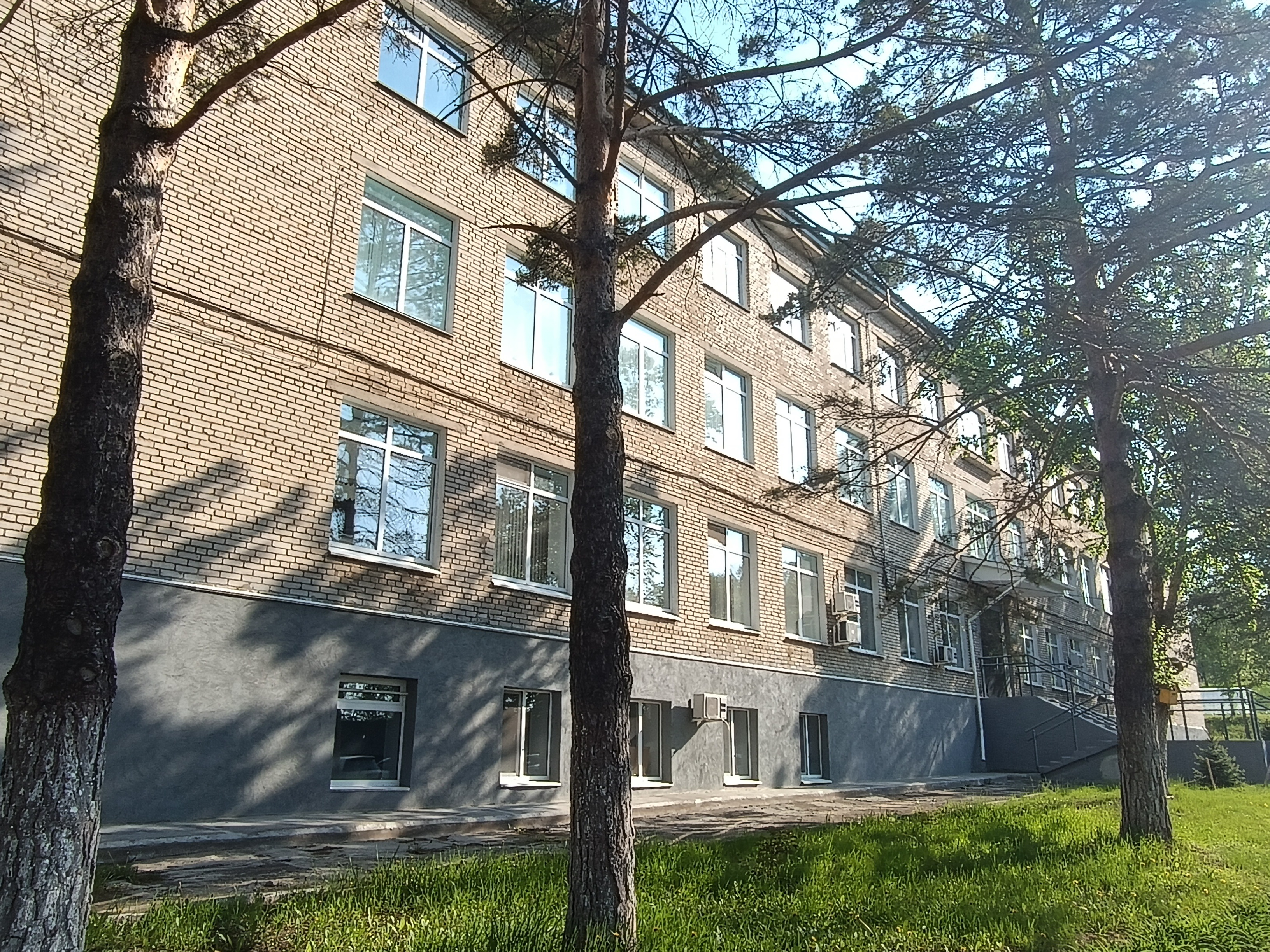 Вид здания школы Вид здания школы.
